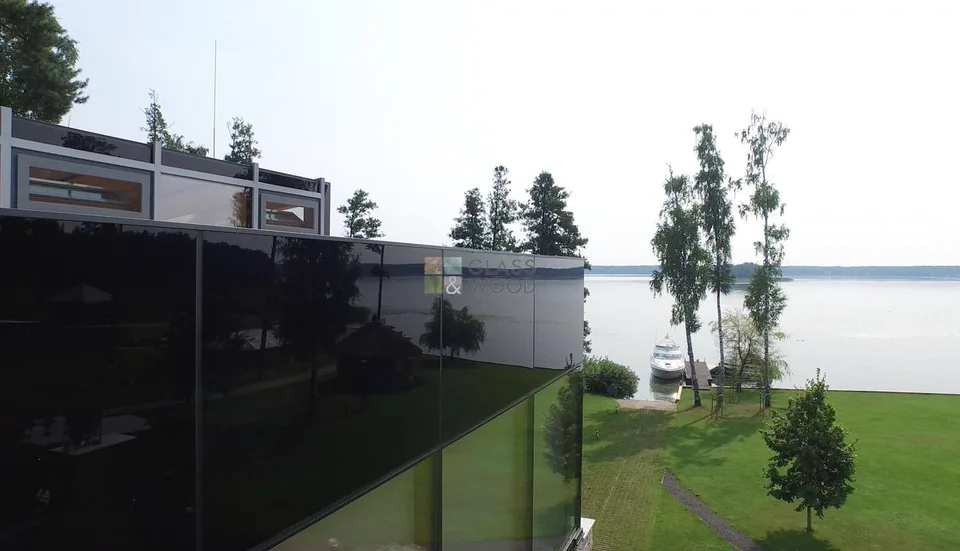 Stikla un koka būves — satura arhīva foto